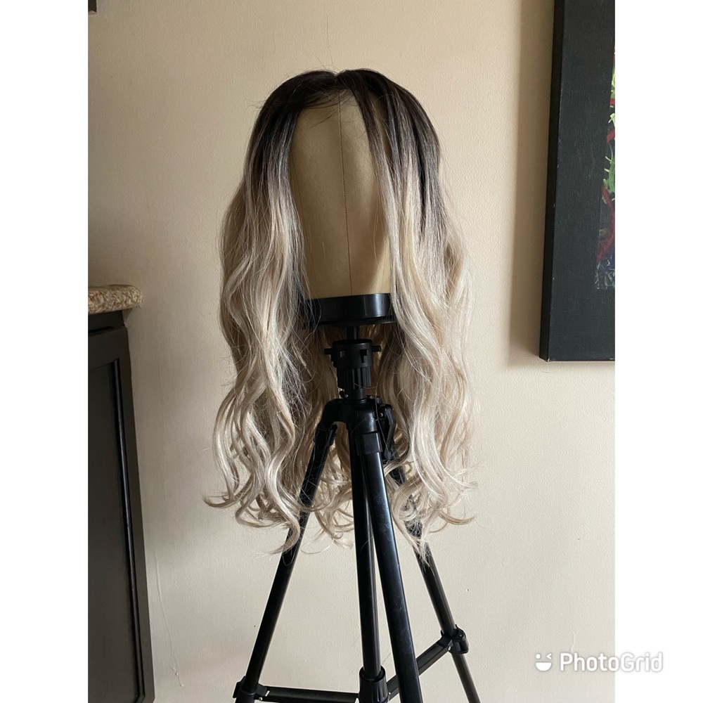 Synthetic 13x4 Free Part Lace Front Wig Ombre Mixed Blonde Long Body Wave